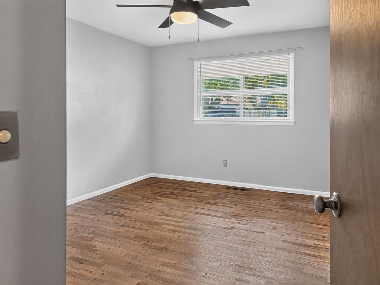 1346 Janie St - Photo 4 of 20