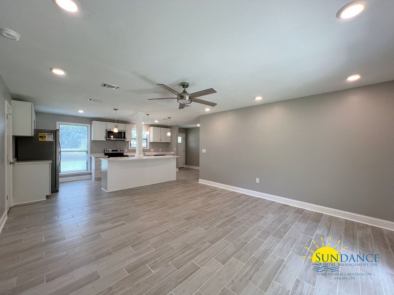 795 Bay St - Photo 2 of 20
