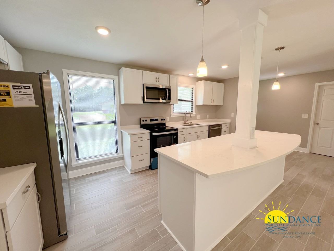 795 Bay St - Photo 3 of 20