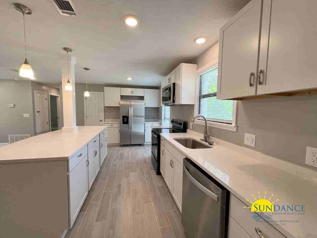 795 Bay St - Photo 5 of 20