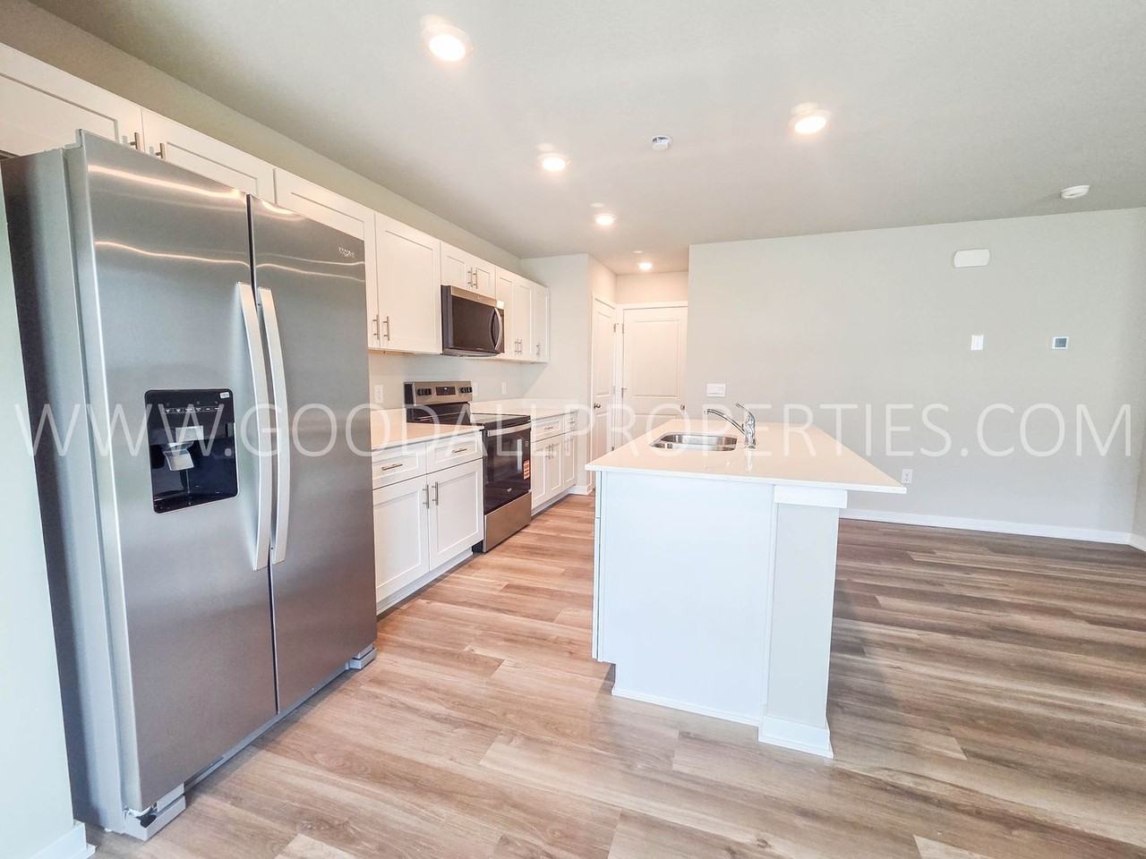 1047 Daisy Ln - Photo 2 of 14