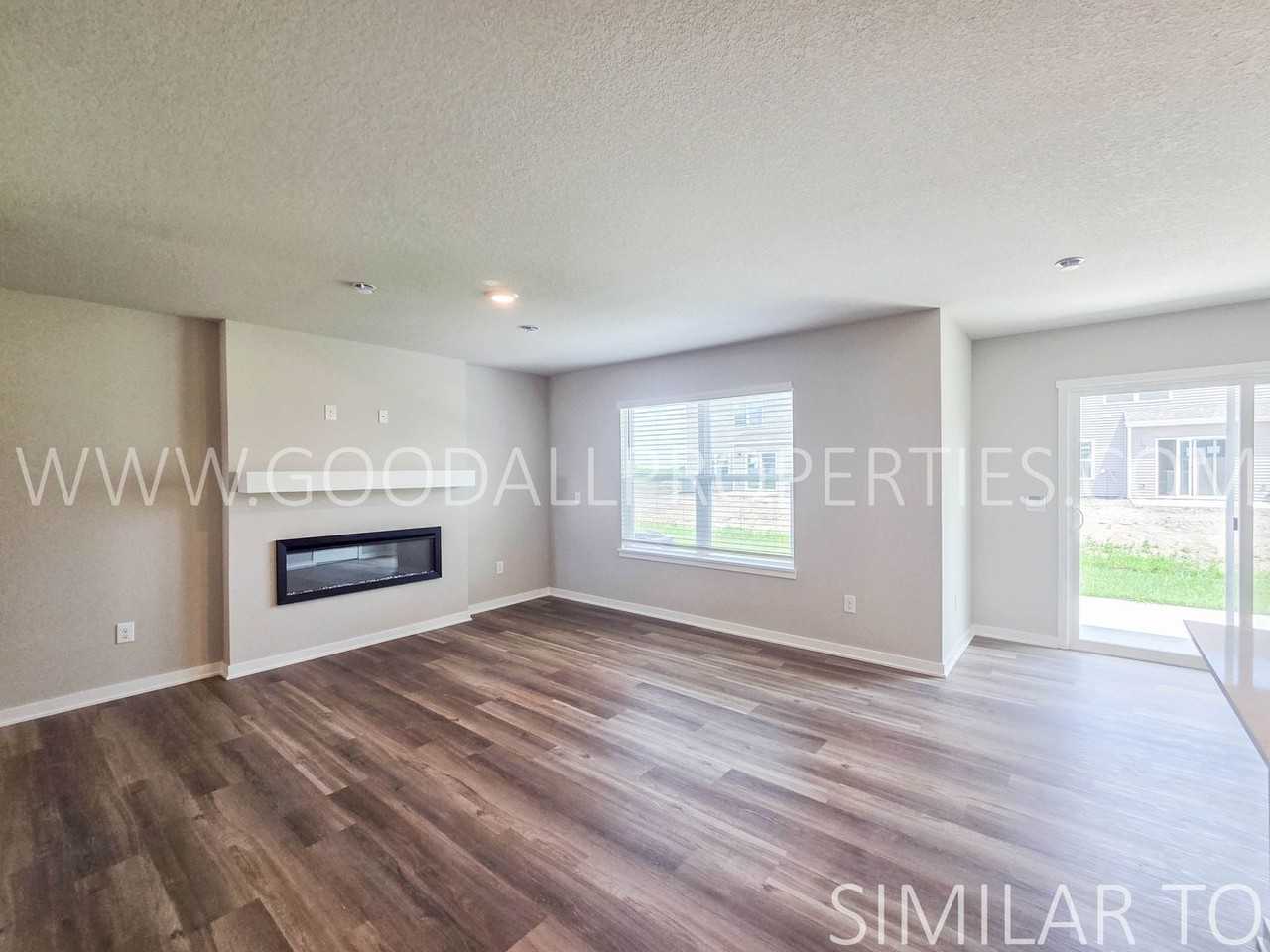 3595 Pershing Ln - Photo 4 of 14