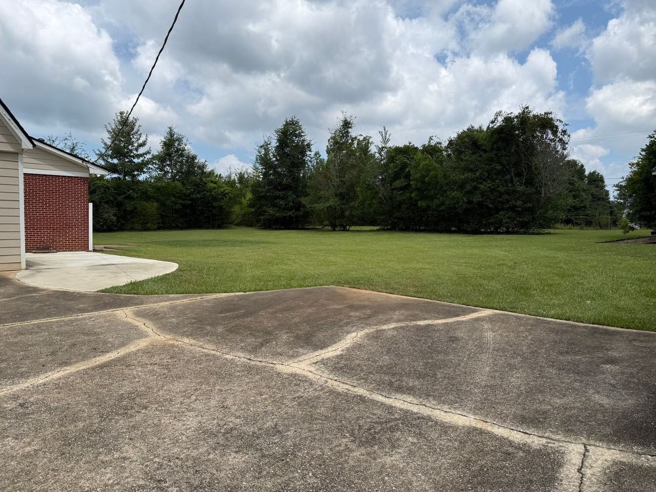 115 S Rosewood Dr - Photo 2 of 17