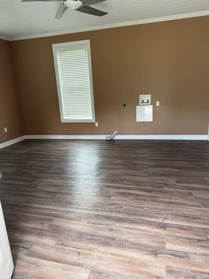 115 S Rosewood Dr - Photo 4 of 17