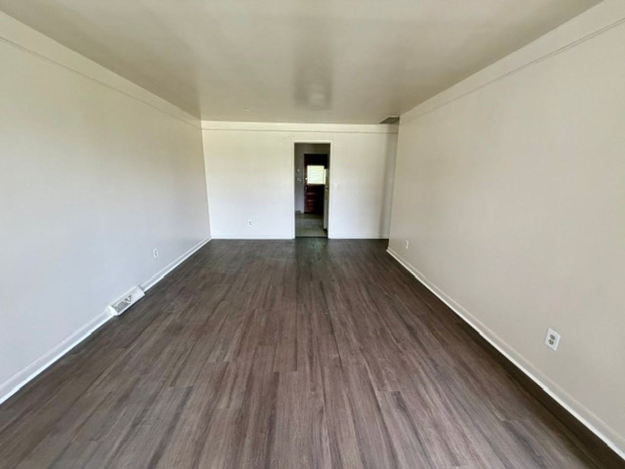 212 Arcola St - Photo 4 of 11