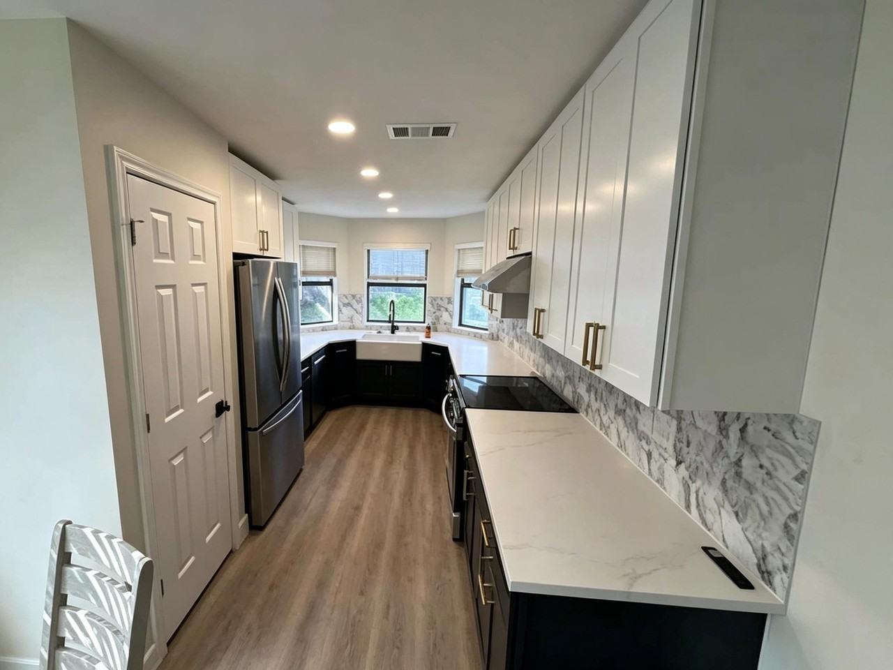 Saint James Dr - Photo 2 of 40
