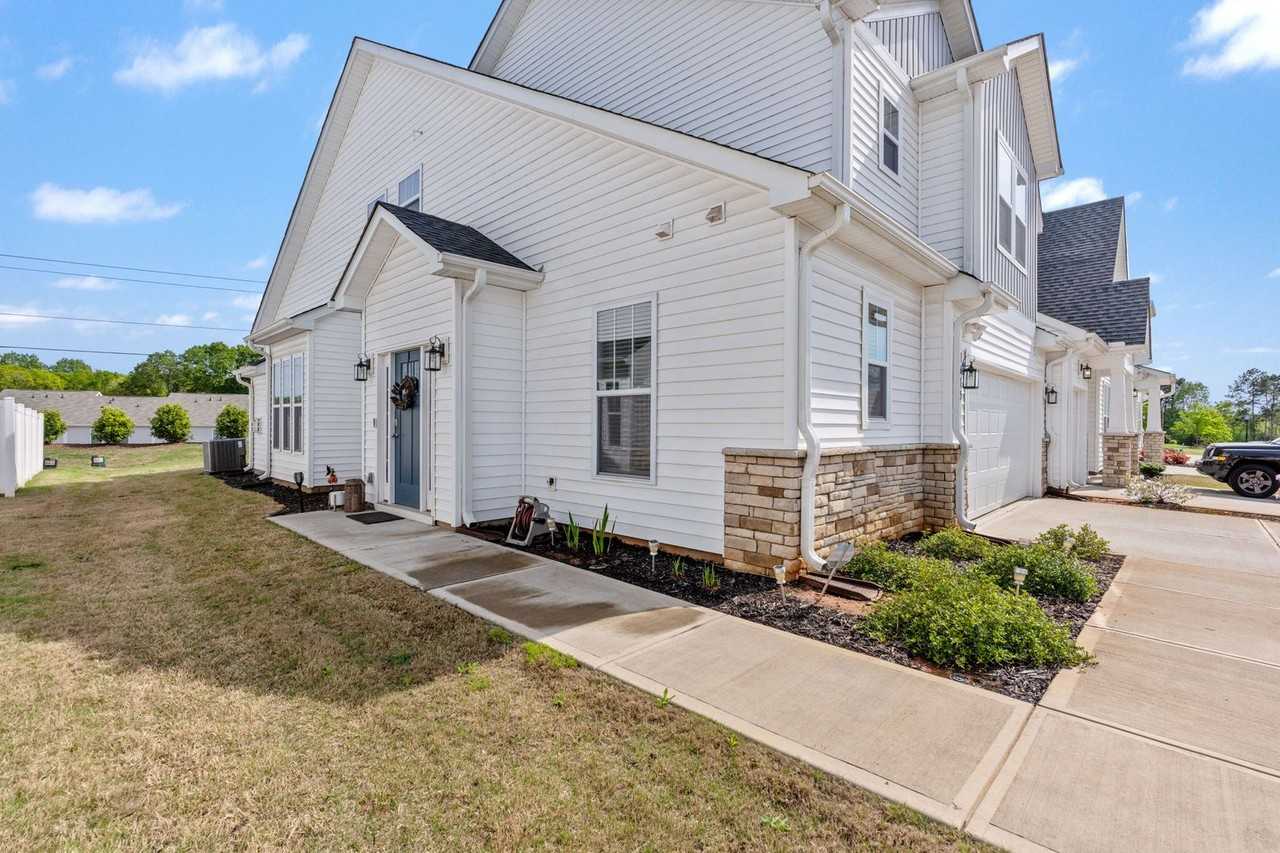 1615 Chelmsford Ct - Photo 3 of 33