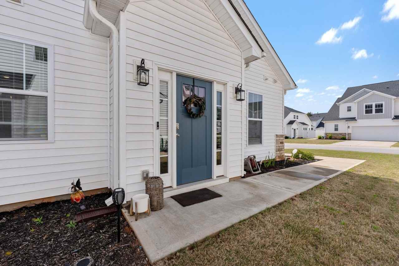 1615 Chelmsford Ct - Photo 4 of 33