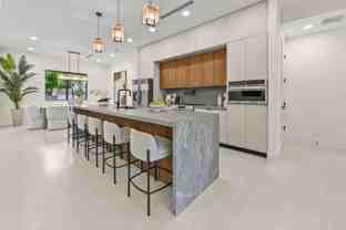 621 Nw 42nd Ave - Photo 1 of 1