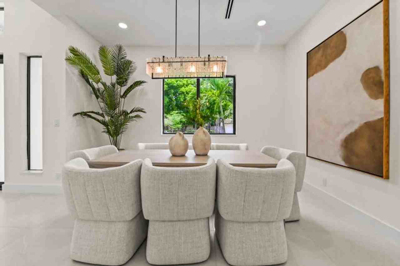 621 Nw 42nd Ave - Photo 3 of 28