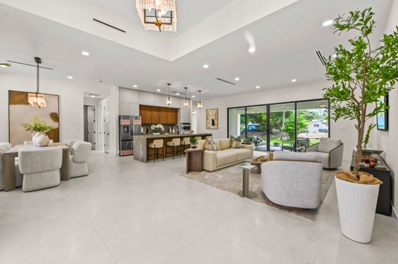 621 Nw 42nd Ave - Photo 6 of 28