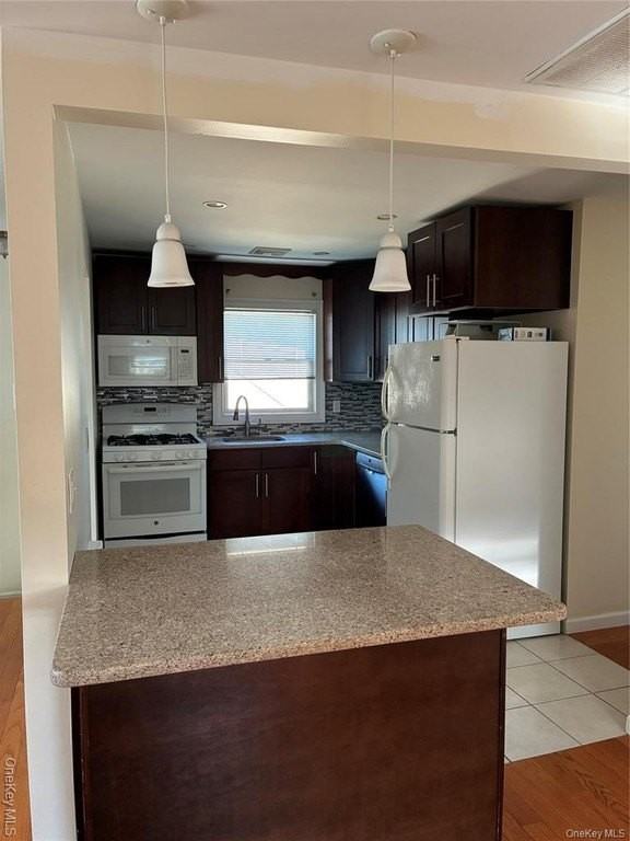 44 Franklin St - Photo 5 of 11