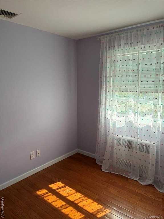 44 Franklin St - Photo 6 of 11