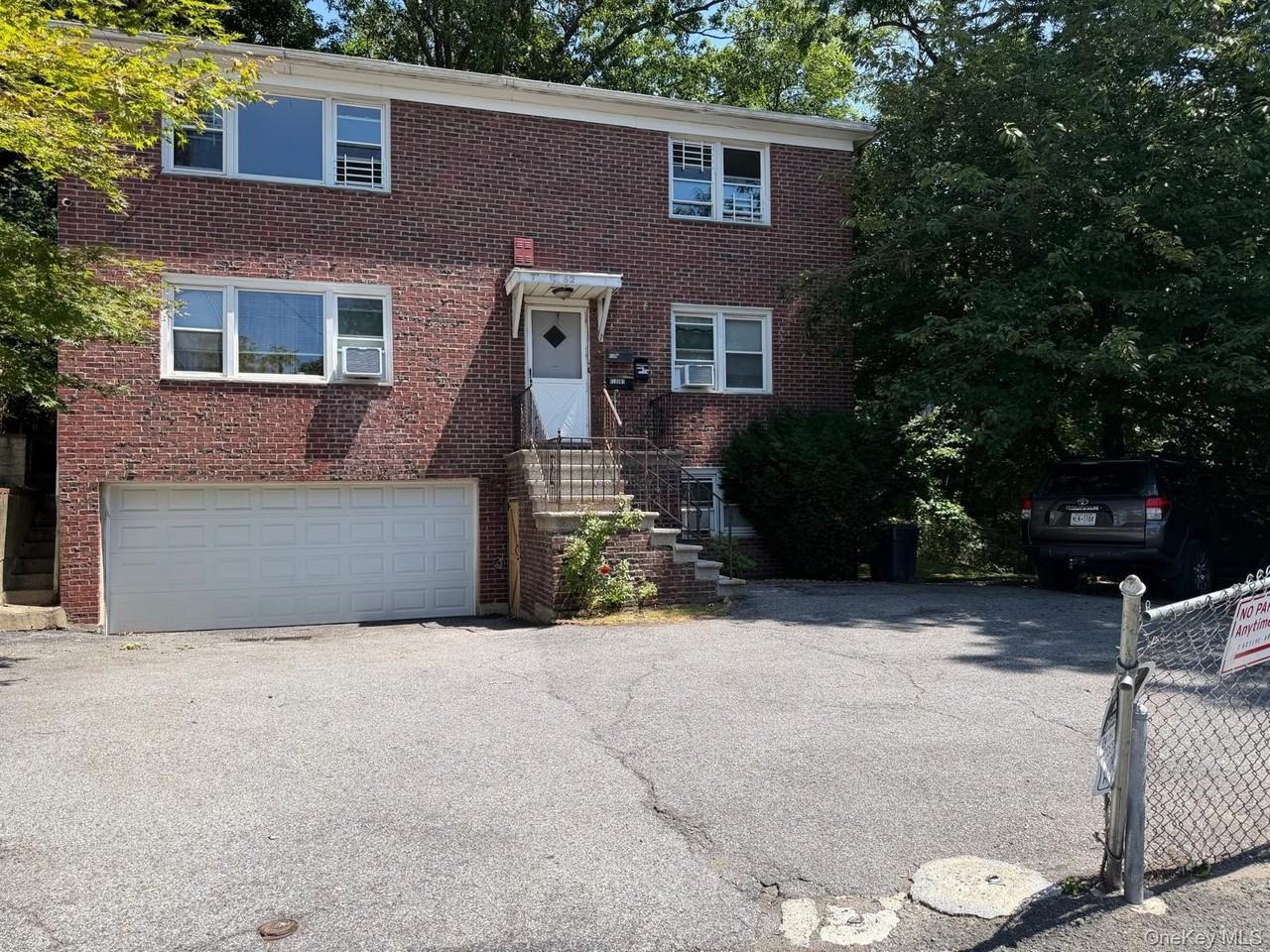 82 Laurel Pl #2