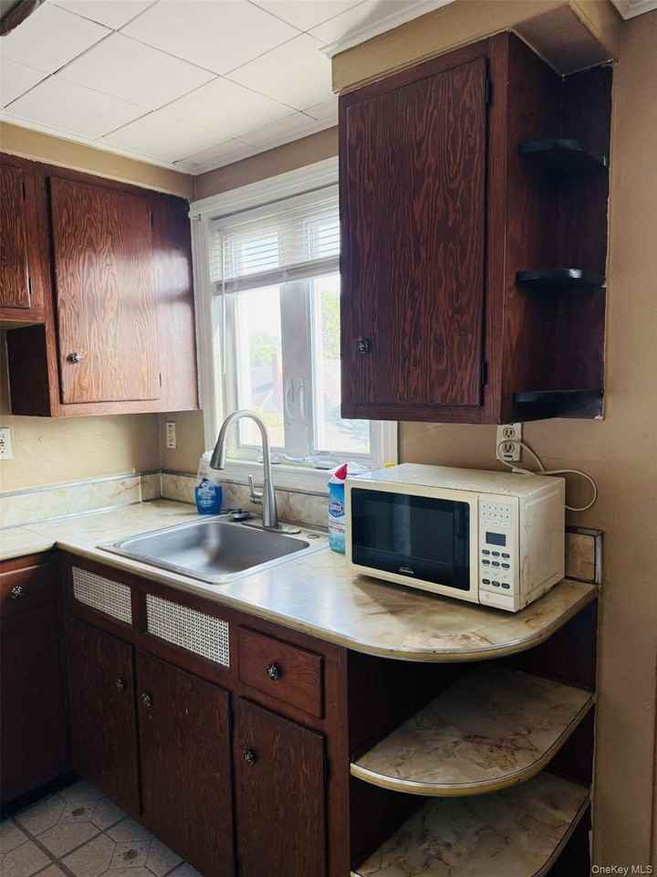 62 Ash St - Photo 4 of 9