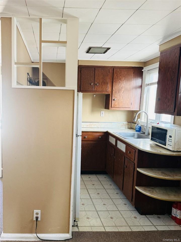 62 Ash St - Photo 5 of 9