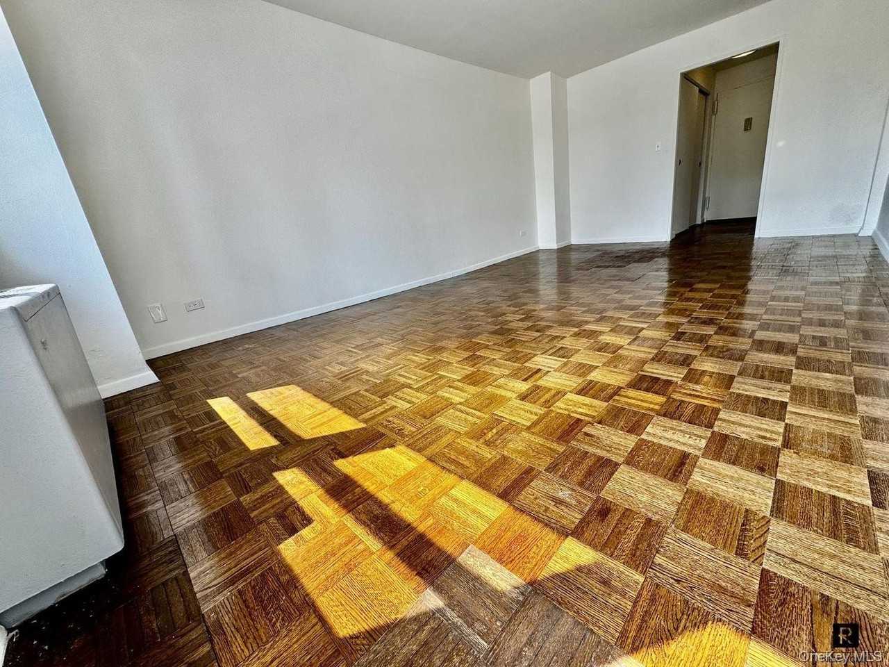 525 E 82nd St #11D - Photo 2 of 21