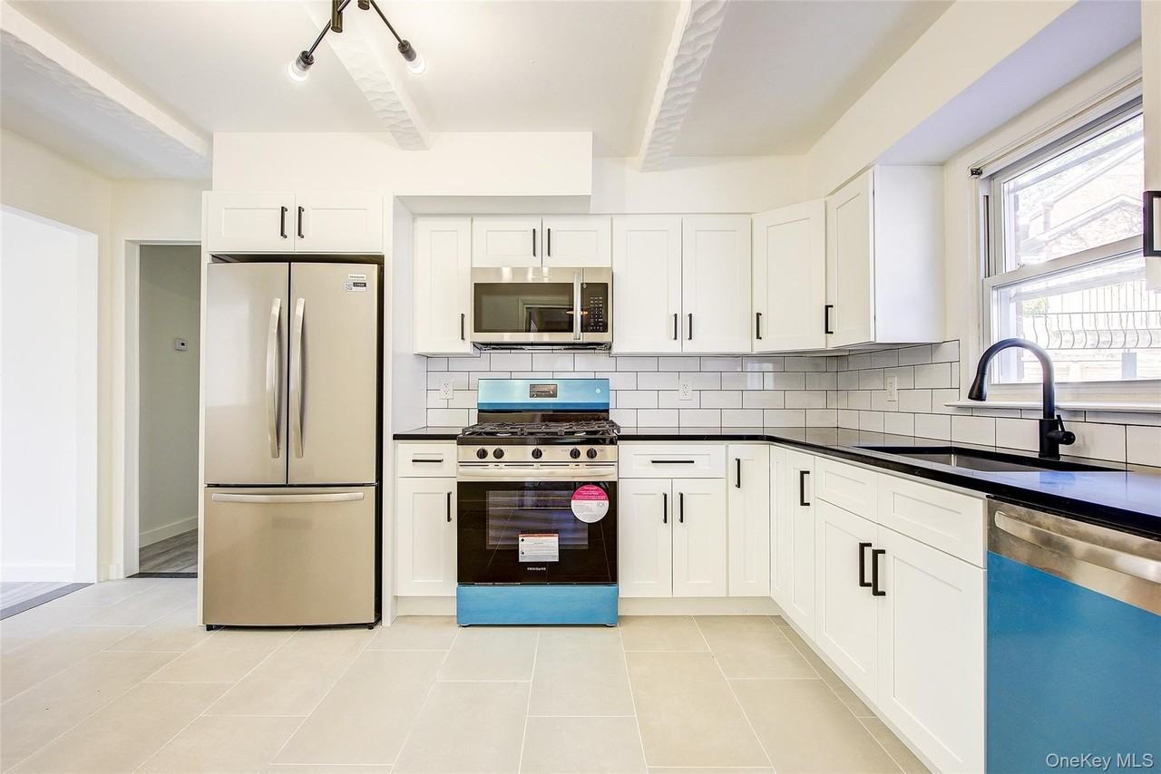 7165 Douglaston Pkwy #1 - Photo 5 of 22