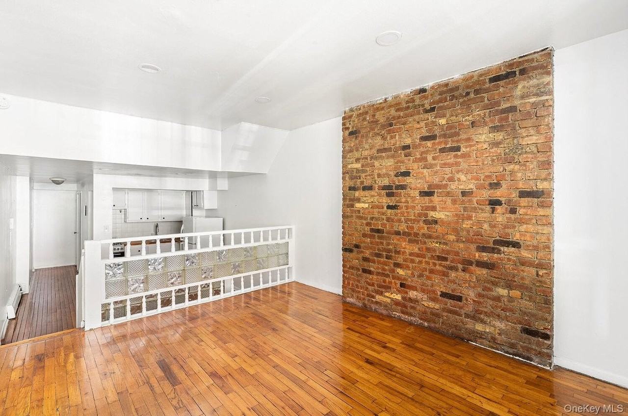 160 E 26th St #1G