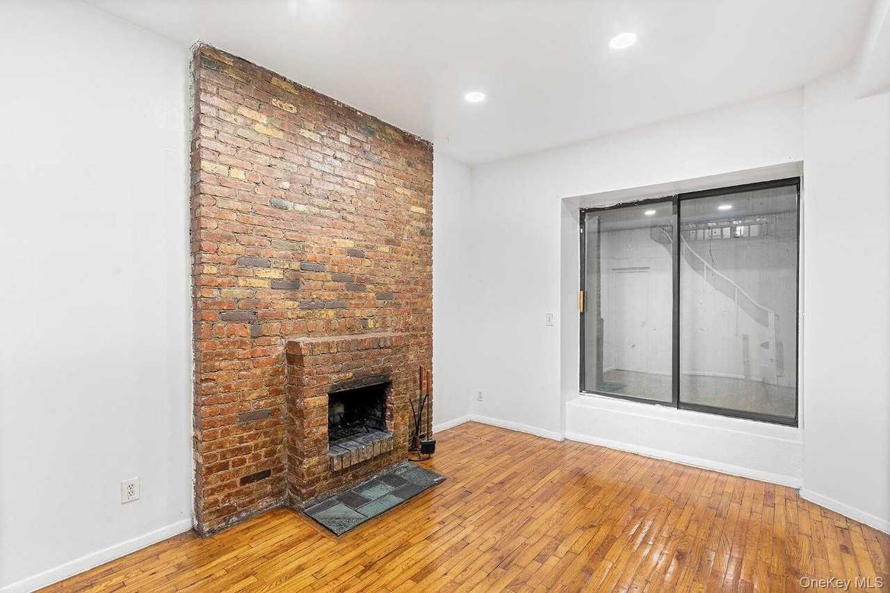 160 E 26th St #1G - Photo 4 of 5