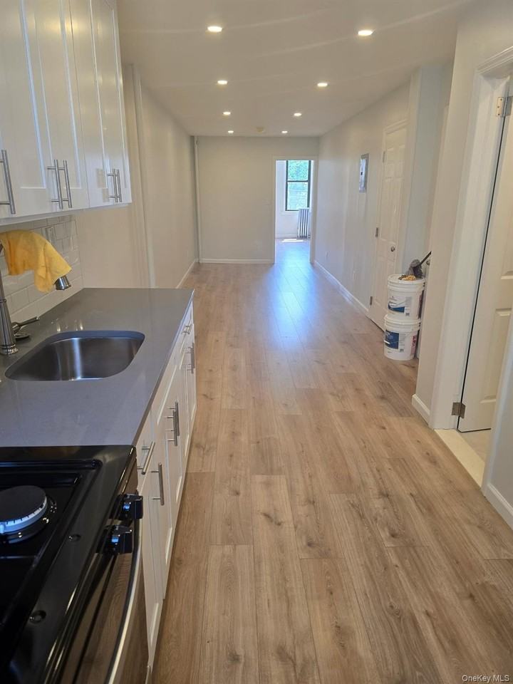 6077 55th St #2R - Photo 3 of 8