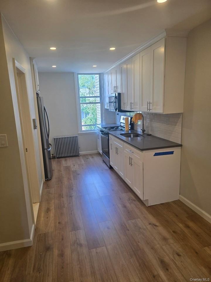 6077 55th St #2R - Photo 4 of 8
