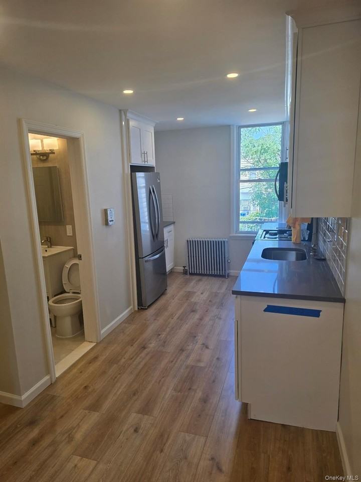 6077 55th St #2R - Photo 5 of 8