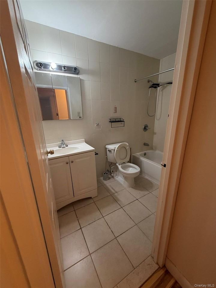 3641 Union St #1F - Photo 3 of 3