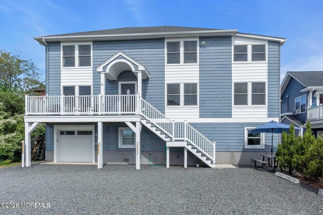 27 Arnold Ave