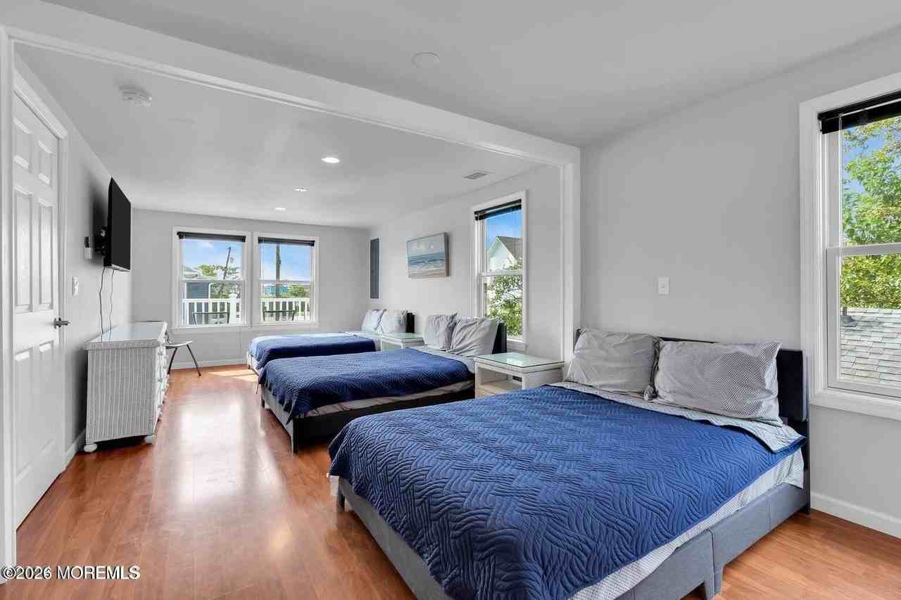 27 Arnold Ave - Photo 5 of 19
