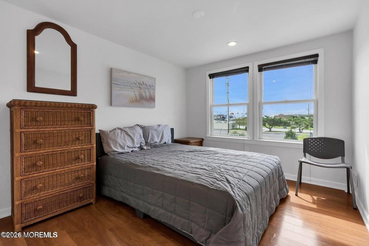 27 Arnold Ave - Photo 7 of 19
