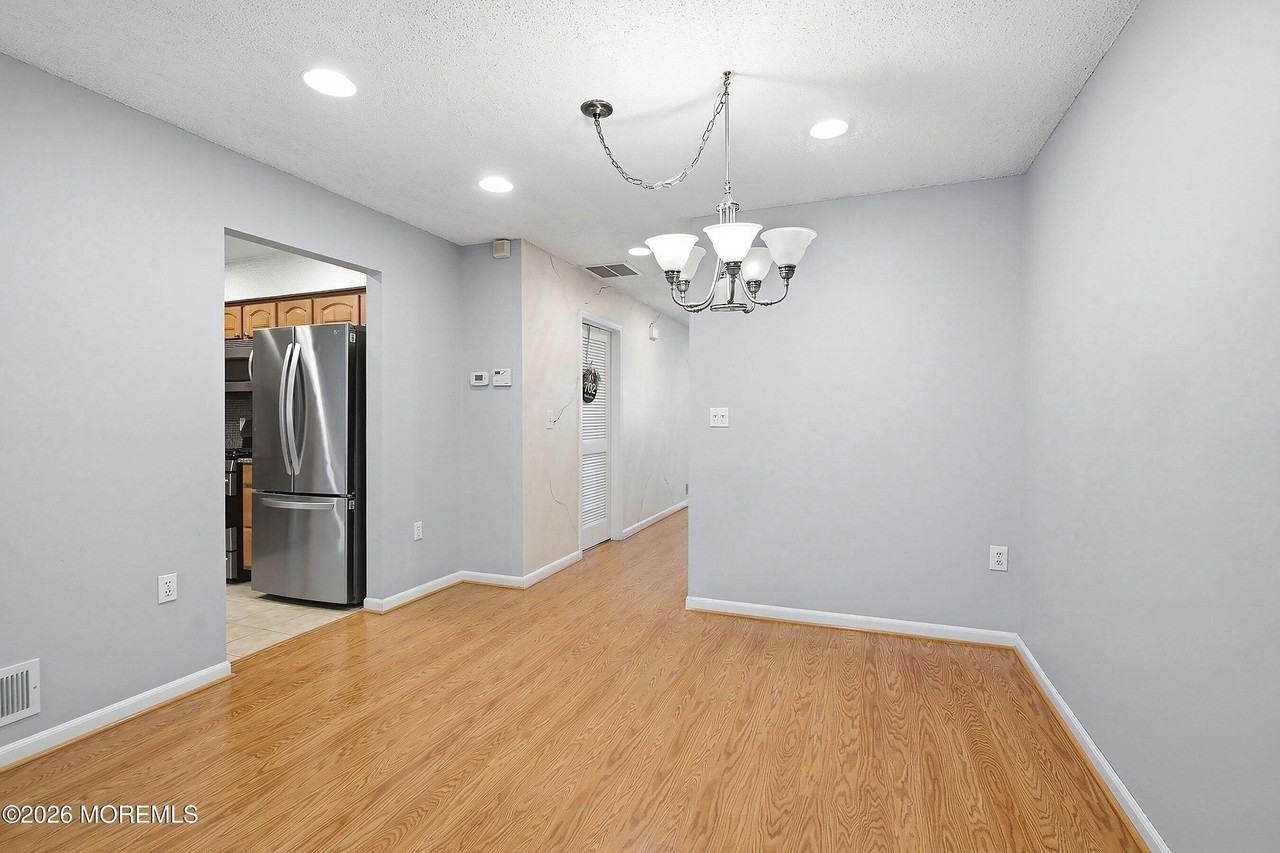 702 Carnation Dr #702 - Photo 4 of 31