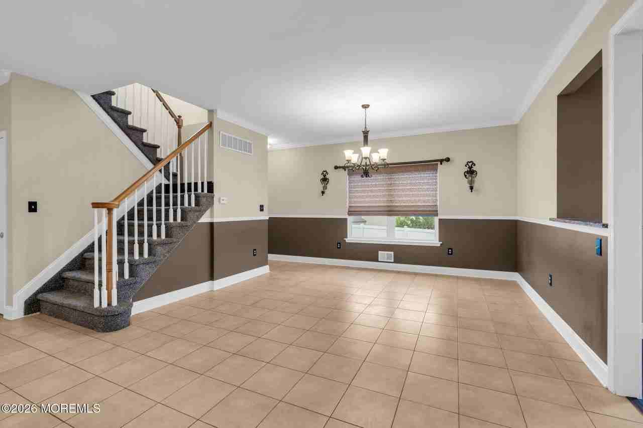 12 Sanford St - Photo 5 of 26