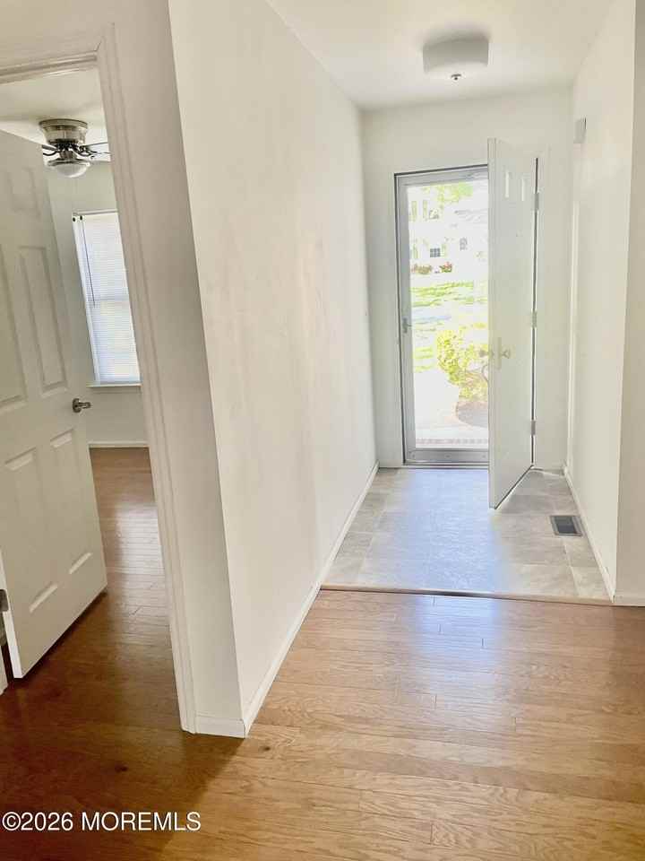 220 Middie Ln - Photo 4 of 36