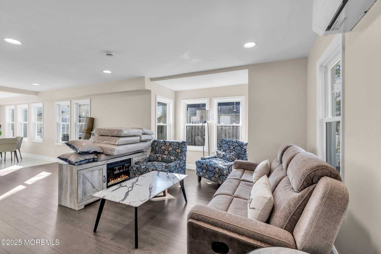 814 Dunlewy St - Photo 6 of 21