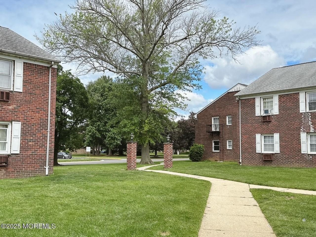 62 Stonehurst Blvd #G - Photo 2 of 36