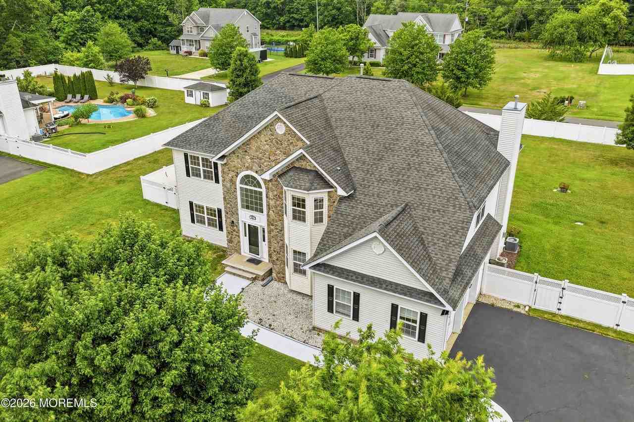 10 Etty Ct - Photo 3 of 50