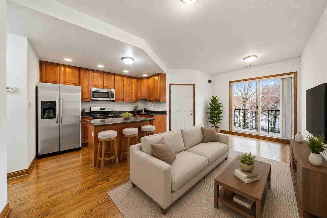 2318 N Hamilton Ave #3 - Photo 2 of 20