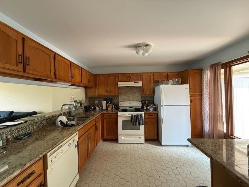 373 Goshawk Ln - Photo 3 of 13