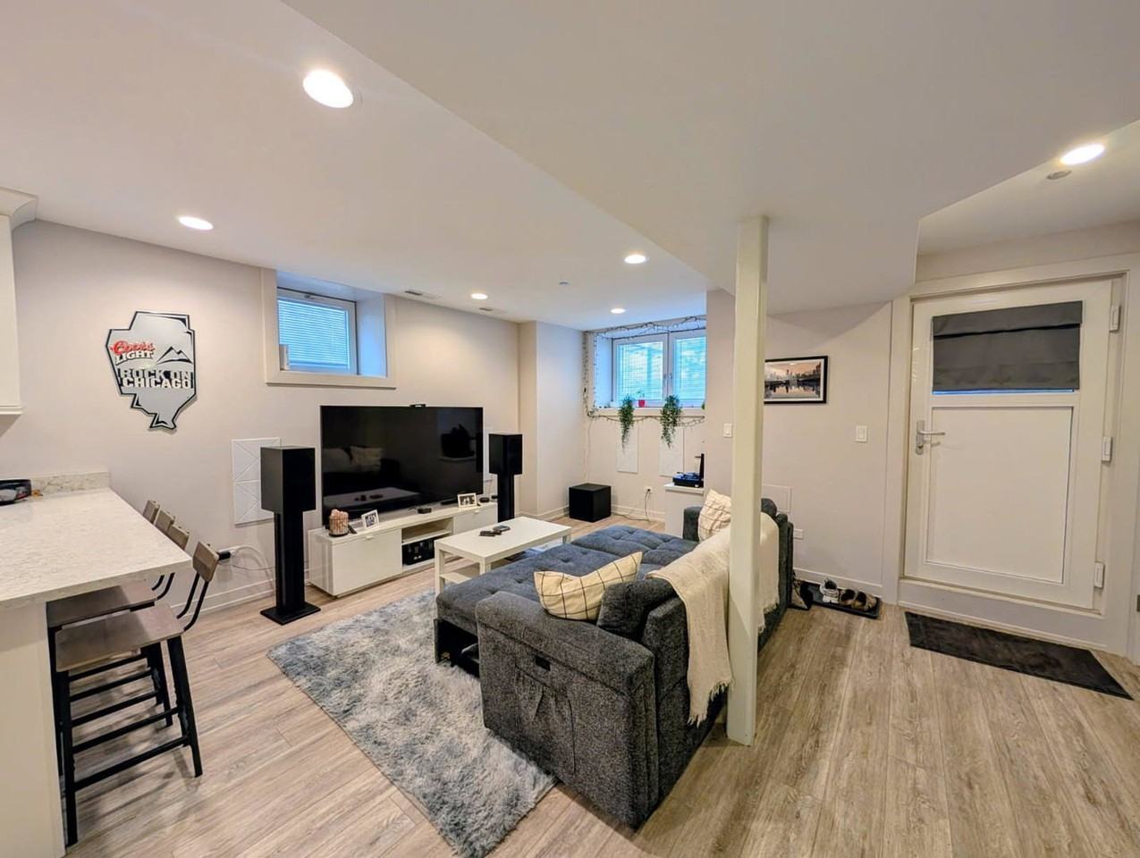3144 N Leavitt St - Photo 6 of 22