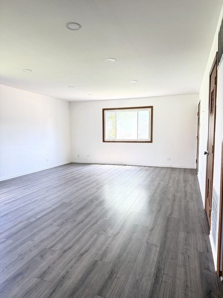 311 Dawn Ct #1 - Photo 5 of 10