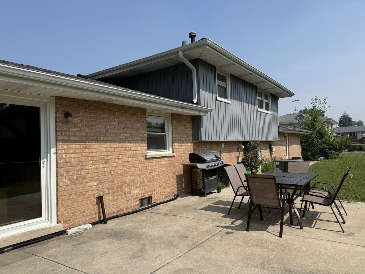 10507 S Terry Dr - Photo 2 of 19