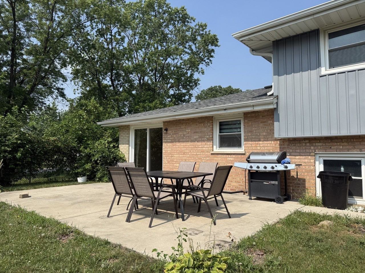 10507 S Terry Dr - Photo 3 of 19