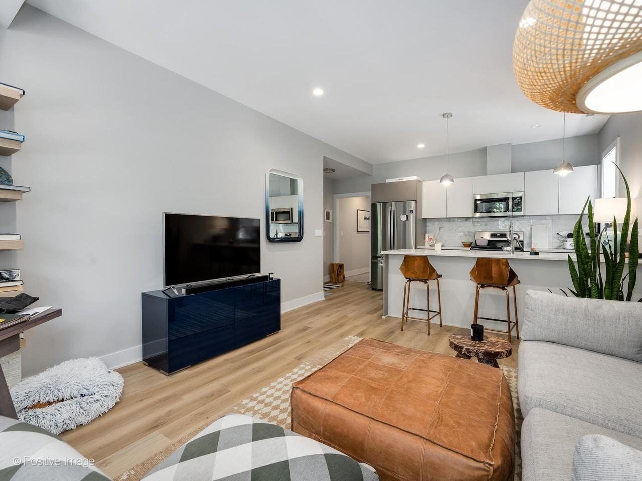 833 N Hoyne Ave #2S - Photo 7 of 17