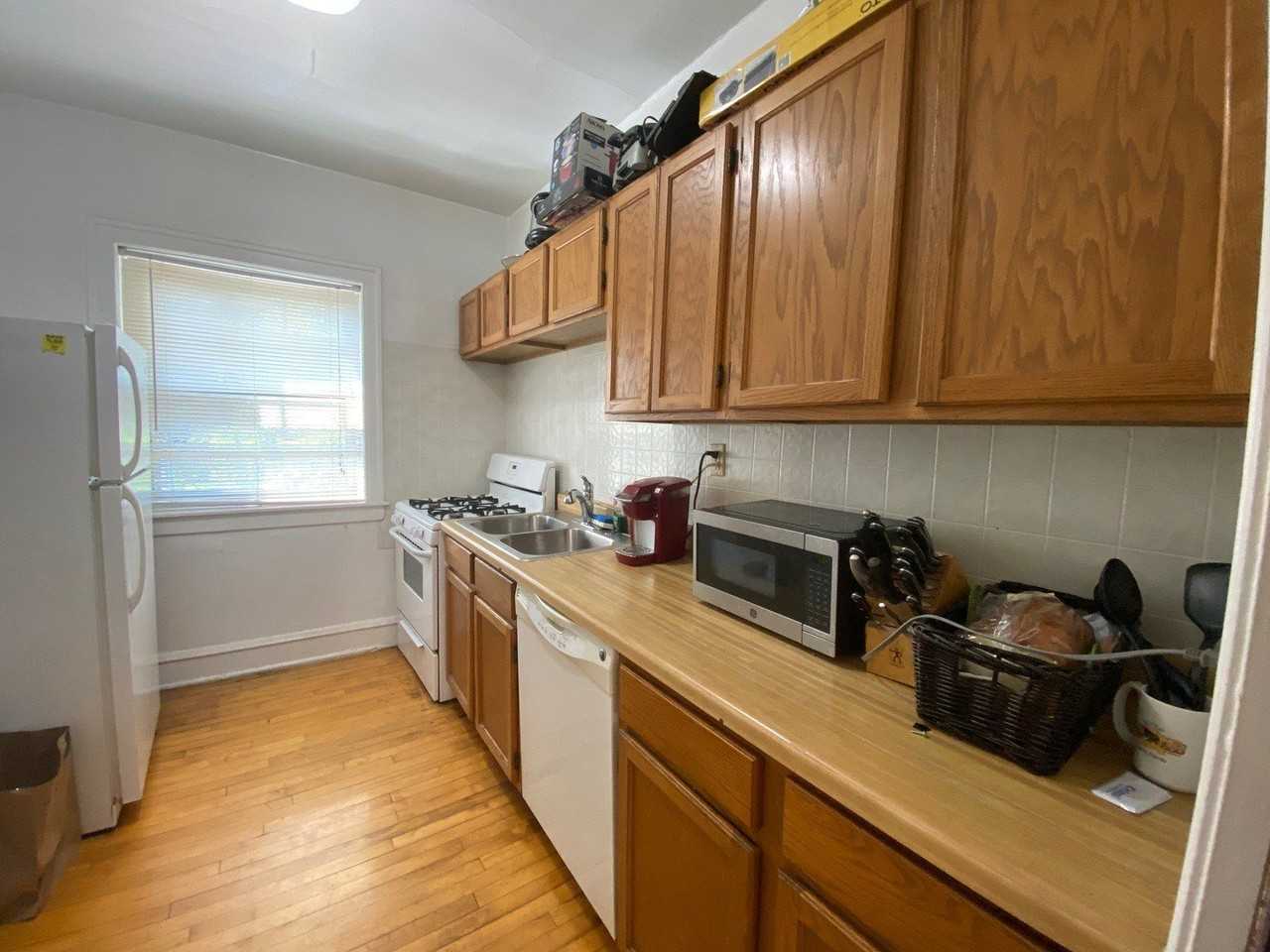 736 Reba Pl #G2 - Photo 5 of 7