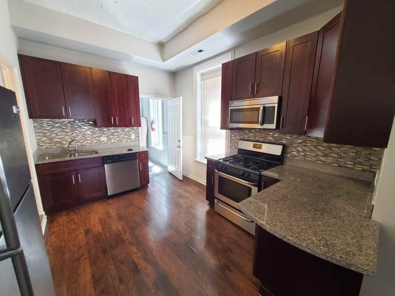 1528 N Ashland Ave #2R - Photo 2 of 11