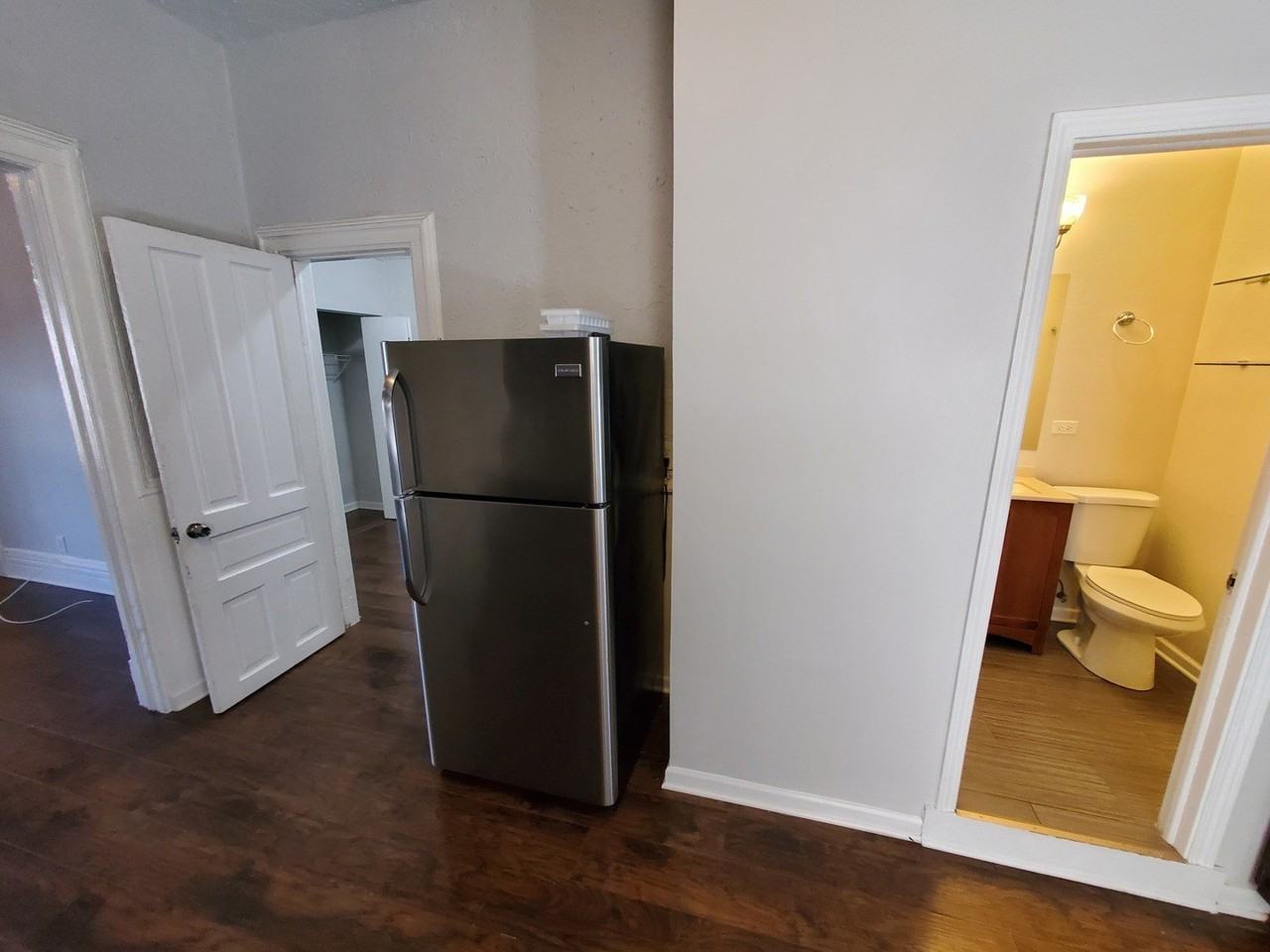 1528 N Ashland Ave #2R - Photo 5 of 11