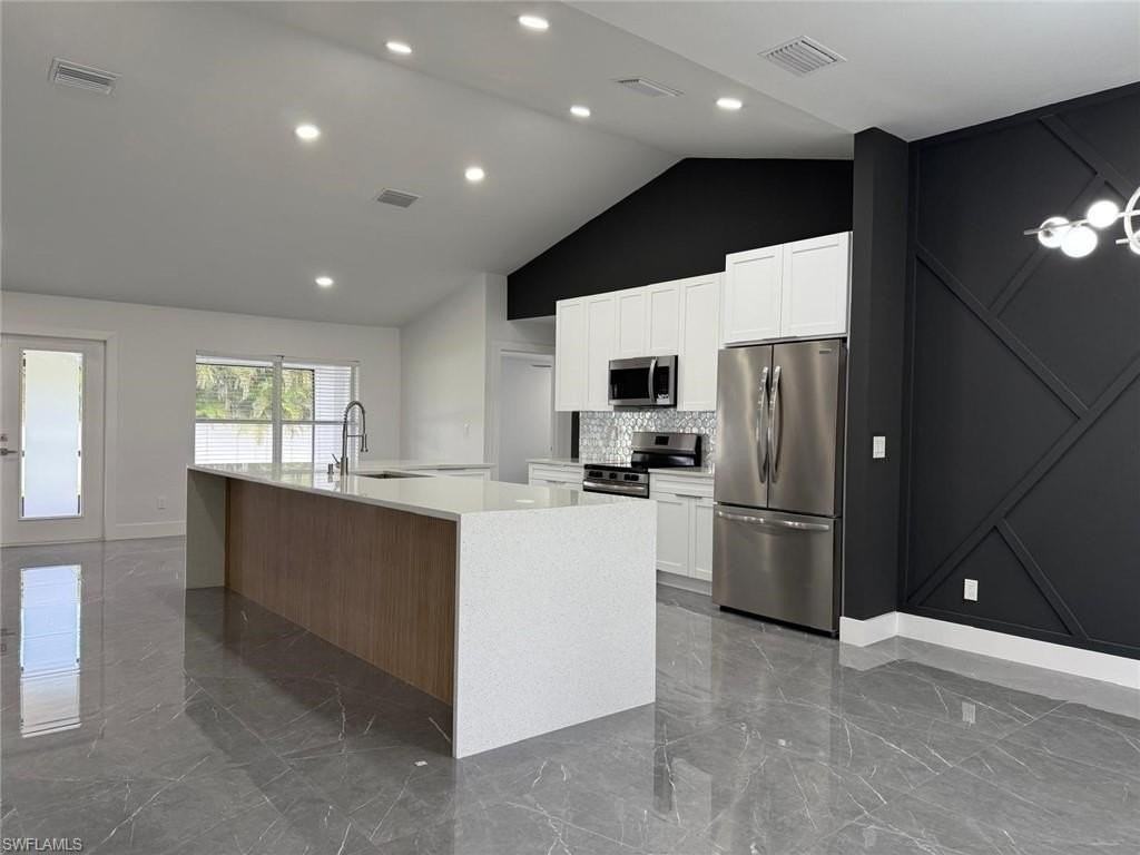 4000 Ne 9th Ave - Photo 6 of 24