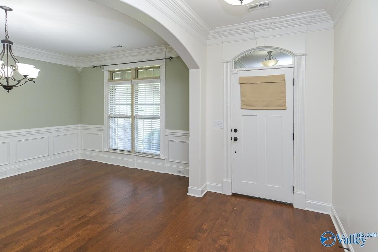161 Huntsmen Ln - Photo 4 of 34