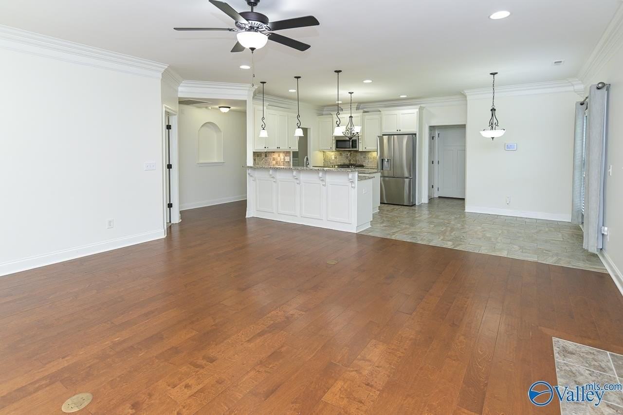 161 Huntsmen Ln - Photo 7 of 34